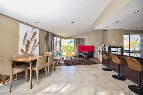 Photo of property in 17 Fernloche Place, Flat Bush, Auckland, 2016