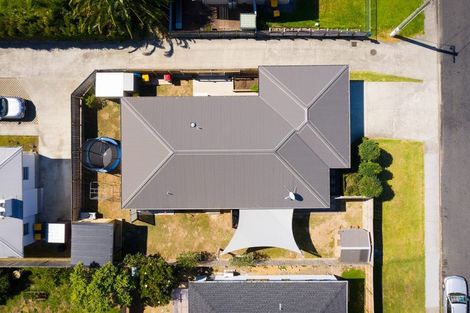 Photo of property in 3b Tawa Road, Te Atatu Peninsula, Auckland, 0610