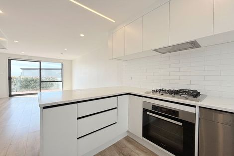 Photo of property in 5/737 East Coast Road, Browns Bay, Auckland, 0630