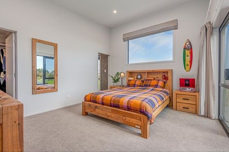 Photo of property in 49 Johnstone Drive, Fitzherbert, Palmerston North, 4410