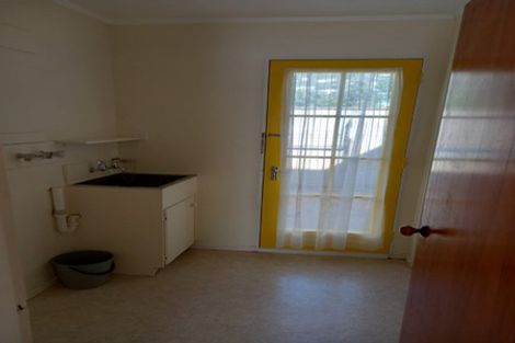 Photo of property in 2/15 Apu Crescent, Lyall Bay, Wellington, 6022