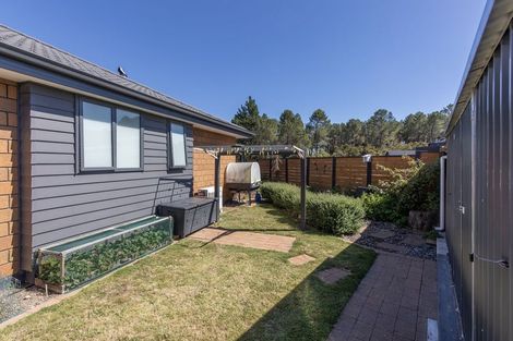 Photo of property in 8 Komahimahi Way, Motuoapa, 3382