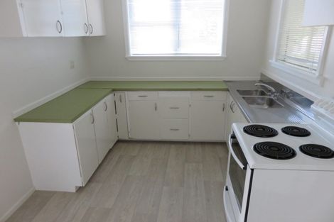 Photo of property in 1/12 Holiday Road, Stanmore Bay, Whangaparaoa, 0932