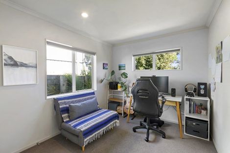 Photo of property in 8/16 Black Rock Road, Newlands, Wellington, 6037