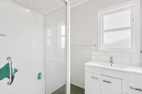 Photo of property in 64 Friedlanders Road, Manurewa, Auckland, 2102