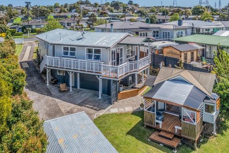 Photo of property in 24 Huruhuru Road, Massey, Auckland, 0614