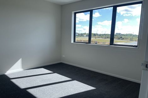 Photo of property in 16 Mene Way, Karaka, 2113