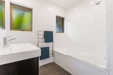 Photo of property in 33 Tree View Avenue, Glenfield, Auckland, 0629