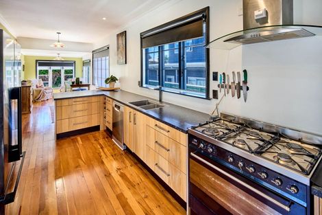 Photo of property in 135 Seaview Road, Paraparaumu Beach, Paraparaumu, 5032