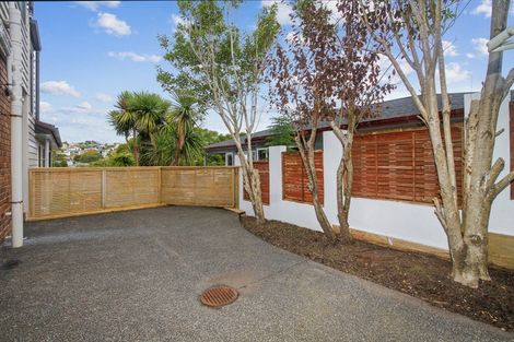 Photo of property in 4a Korotaha Terrace, Rothesay Bay, Auckland, 0630