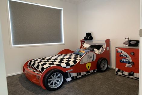 Photo of property in 19 Papa Orchard Drive, Kumeu, 0810