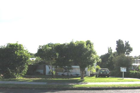 Photo of property in 1/3 Salem Place, Torbay, Auckland, 0630