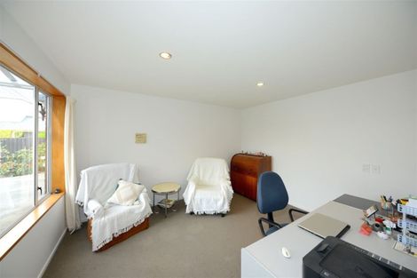 Photo of property in 16 Huntingdon Place, Avonhead, Christchurch, 8042