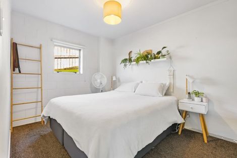 Photo of property in 10 Finn Place, Totara Vale, Auckland, 0629