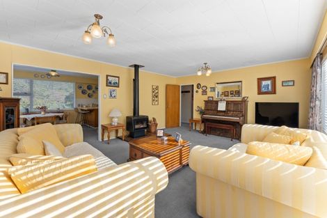 Photo of property in 4 Lincoln Grove, Wainuiomata, Lower Hutt, 5014