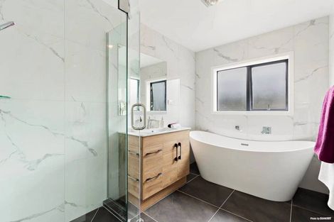 Photo of property in 9 Skanda Crescent, Flat Bush, Auckland, 2019