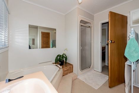 Photo of property in 16 Glamorgan Drive, Torbay, Auckland, 0630