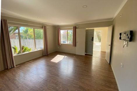 Photo of property in 12 Neaptide Close, Red Beach, 0932