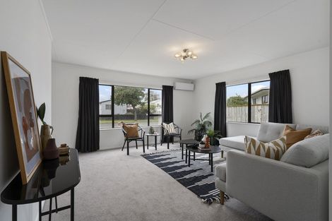 Photo of property in 69 Hillcrest Drive, Kelvin Grove, Palmerston North, 4414