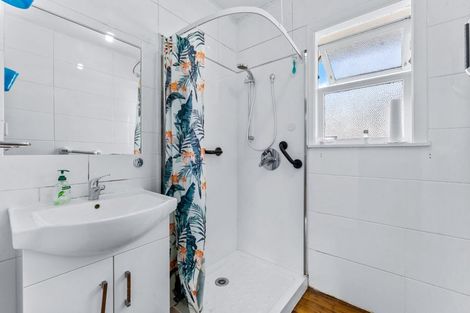 Photo of property in 92 Gloria Avenue, Te Atatu Peninsula, Auckland, 0610