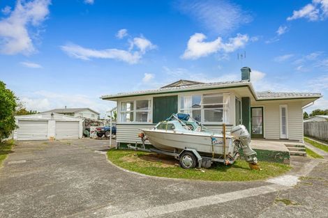 Photo of property in 39 Rewarewa Road, Te Atatu Peninsula, Auckland, 0610