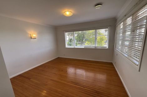 Photo of property in 4 Paton Avenue, Te Atatu South, Auckland, 0610