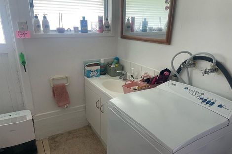 Photo of property in 2/119 Carlisle Road, Northcross, Auckland, 0632