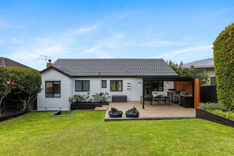 Photo of property in 23 Braemar Road, Rothesay Bay, Auckland, 0630