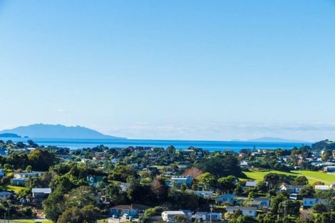 Photo of property in 121 Wade River Road, Stanmore Bay, Whangaparaoa, 0932