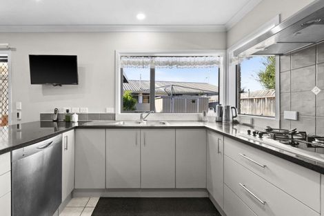 Photo of property in 28a Howard Road, Taradale, Napier, 4112