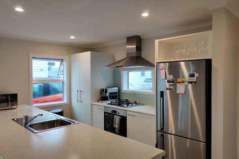 Photo of property in 20u2 Glanmire Road, Newlands, Wellington, 6037