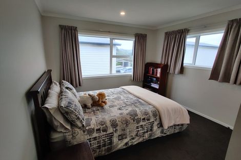 Photo of property in 20u2 Glanmire Road, Newlands, Wellington, 6037