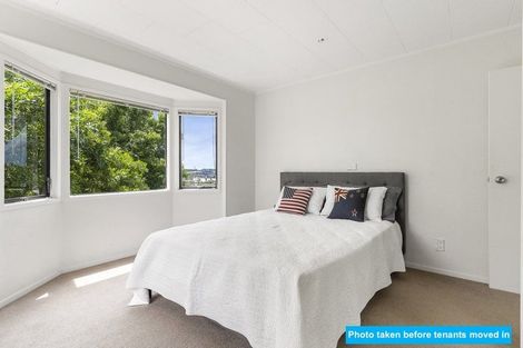 Photo of property in 1/19 Exeter Place, Unsworth Heights, Auckland, 0632