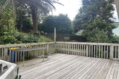 Photo of property in 10 Magdalen Place, West Harbour, Auckland, 0618