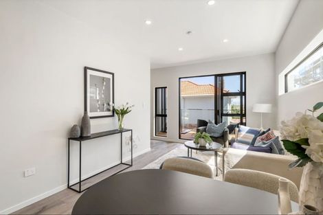 Photo of property in 2/1 Egremont Street, Belmont, Auckland, 0622