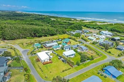 Photo of property in 45 Te Kiri Street, Himatangi Beach, Foxton, 4891