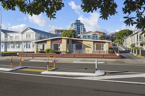 Photo of property in 5 Marine Parade, Paraparaumu Beach, Paraparaumu, 5032