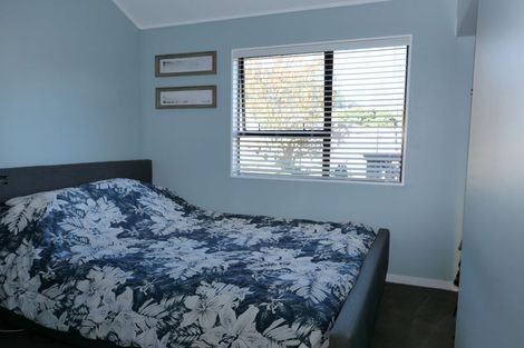Photo of property in 4 Hookway Grove, Paraparaumu, 5032