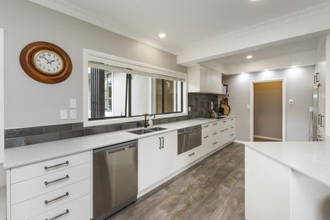 Photo of property in 12 Innes Place, Roslyn, Palmerston North, 4414
