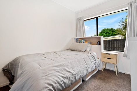 Photo of property in 2/53 Taioma Crescent, Te Atatu Peninsula, Auckland, 0610