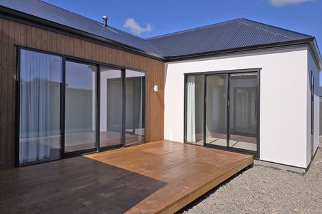 Photo of property in 7 George Yee Place, Taradale, 4112