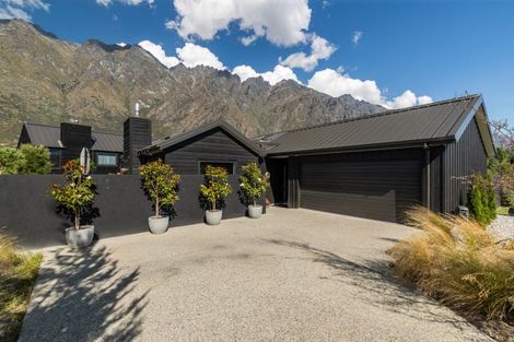 Photo of property in 10 Pendeen Crescent, Jacks Point, Queenstown, 9371