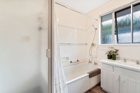 Photo of property in 13 Matenga Street, Waikanae, 5036