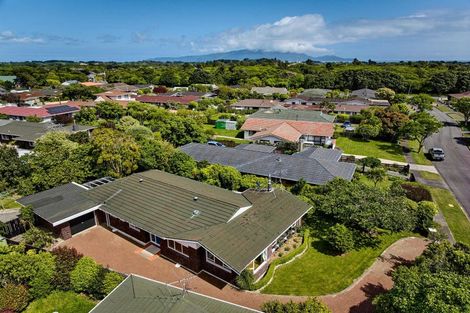 Photo of property in 21 Rewarewa Crescent, Waikanae, 5036