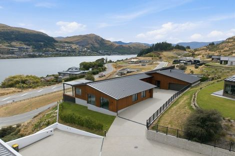 Photo of property in 6 Red Deer Rise, Kelvin Heights, Queenstown, 9300