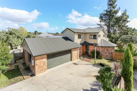 Photo of property in 13 Delphi Grove, Tuakau, 2121