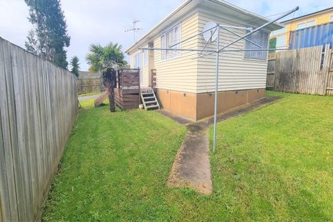 Photo of property in 34 Islington Avenue, New Lynn, Auckland, 0600