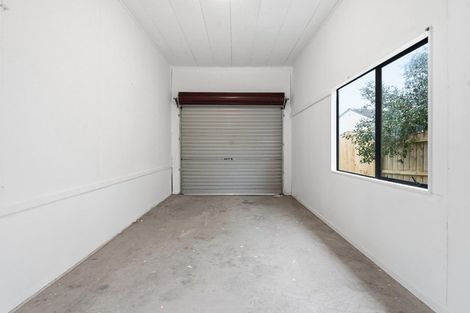 Photo of property in 2/68 Meadowood Drive, Unsworth Heights, Auckland, 0632