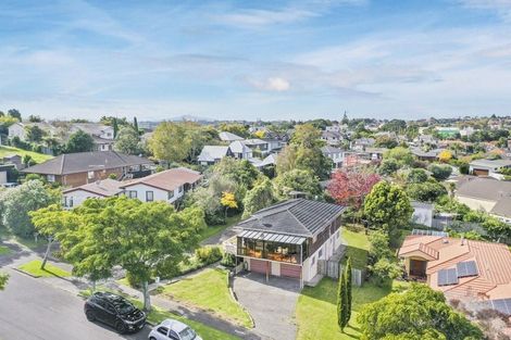 Photo of property in 1/98 Lincoln Park Avenue, Massey, Auckland, 0614