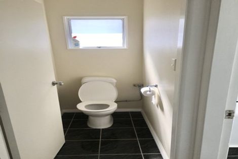 Photo of property in 34 Somes Crescent, Newlands, Wellington, 6037